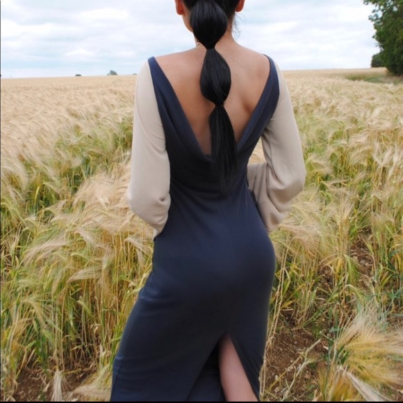 Dress with bell sleeves and deep back - Picture 5 of 5